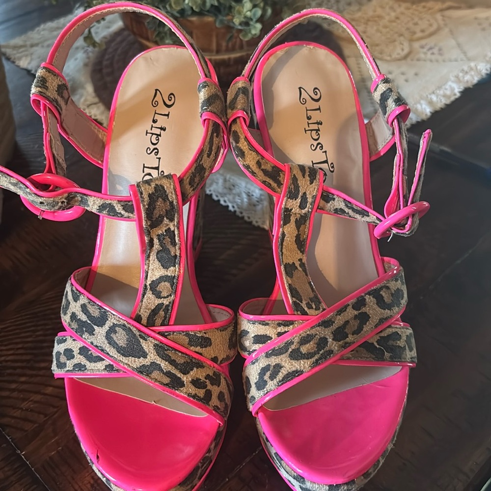 2 lips too size 6 wedges.   Floor sample